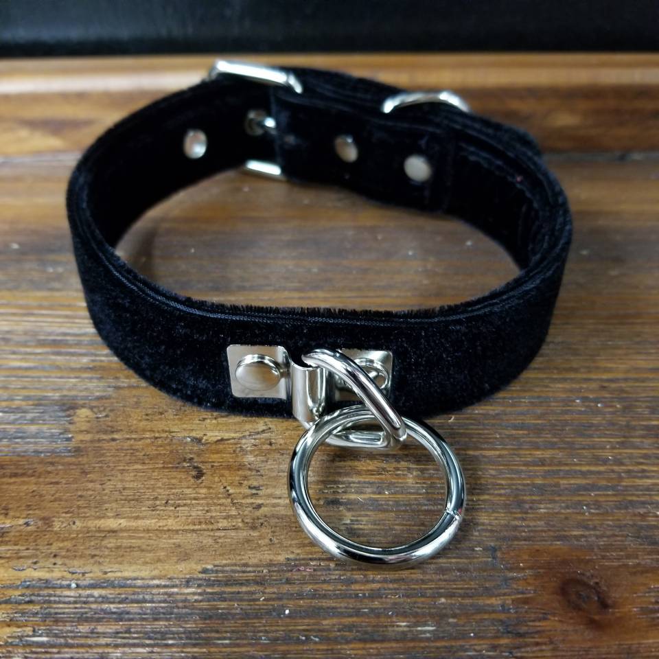 Caress Velvet Collar in Black