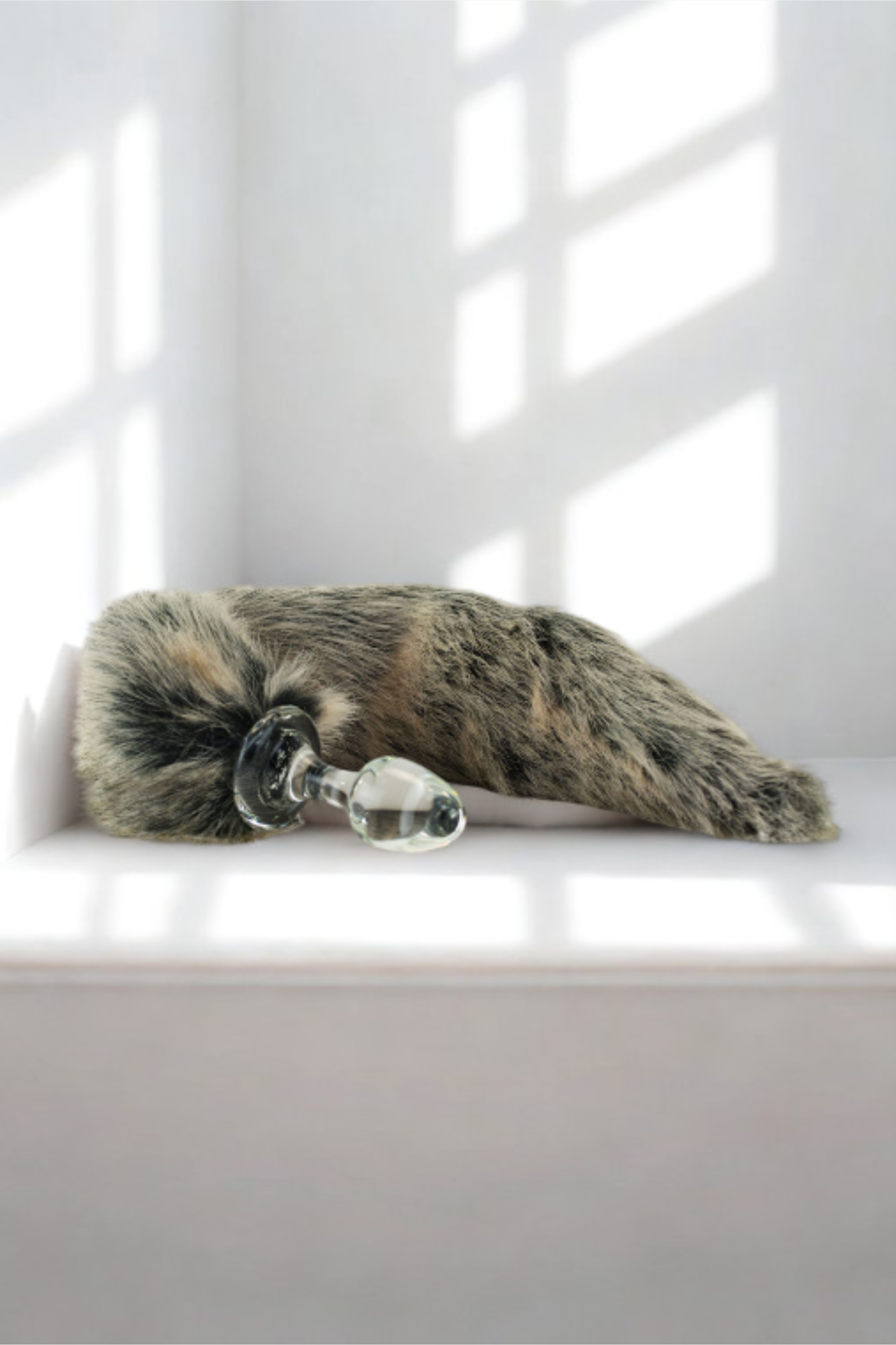 .Crystal Small Glass Plug with Grey Wolf Tail