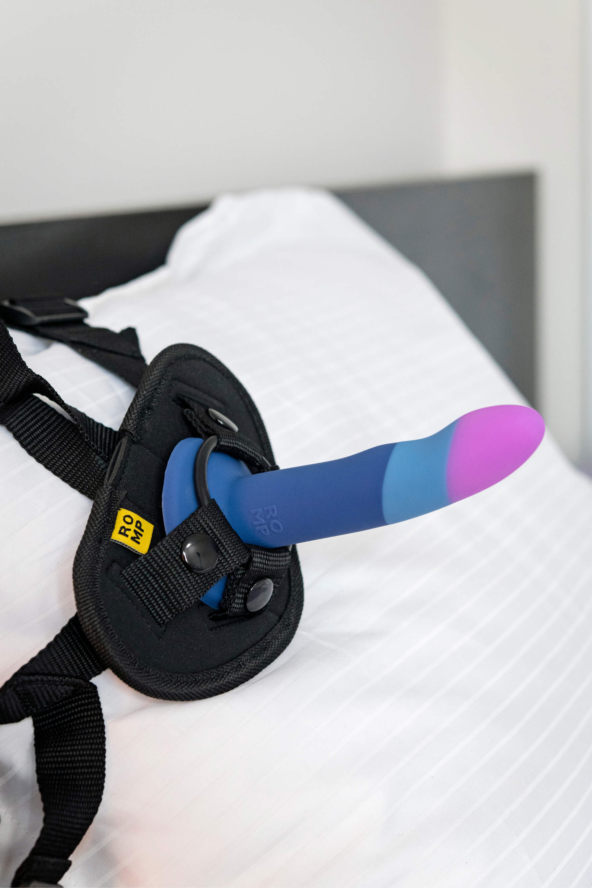 Piccolo Pegging Dildo in Small