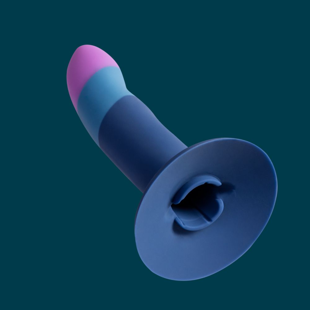 Piccolo Pegging Dildo in Small