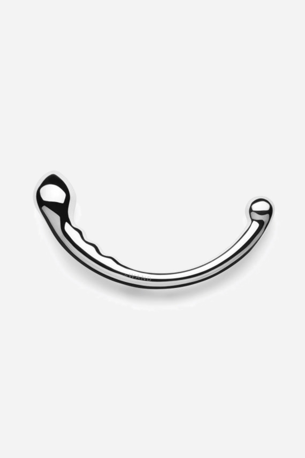 The Le Wand Hoop laid on its side in a wide smooth curve, one end a small teardrop bulb and the other a larger rippled textured tip.