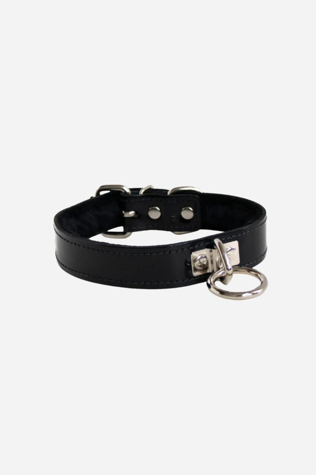 Please May I fleece lined collar in black leather with silver rivets, a nickel D-ring plate and dangling O-ring at the front for a leash